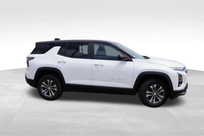2026 Chevrolet Equinox LT photo 1
