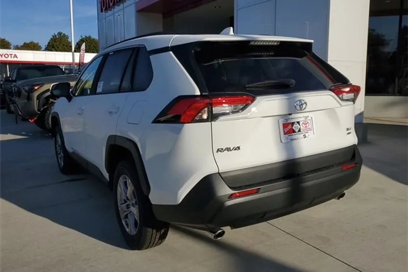 2025 Toyota RAV4 XLE photo 1