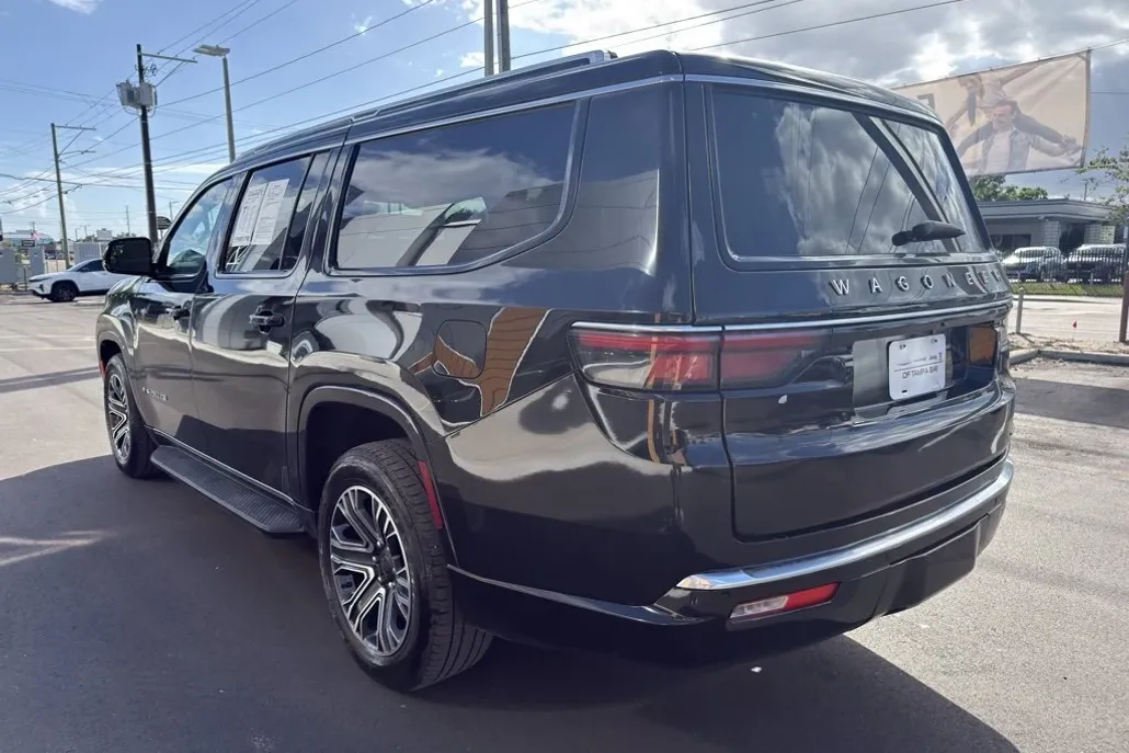 2024 Jeep Wagoneer L Series II photo 1