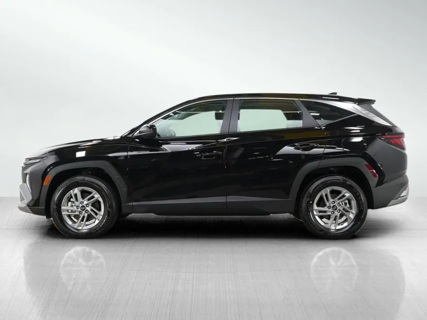 2025 Hyundai Tucson SE photo 1