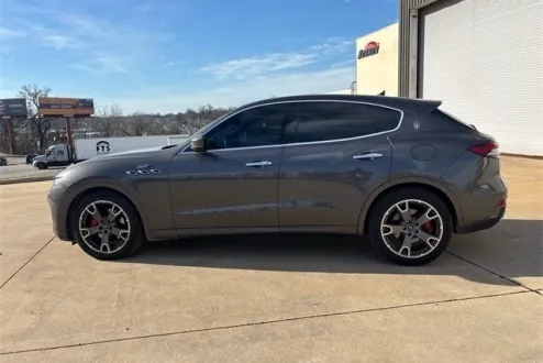 2023 Maserati Levante Base GT photo 2