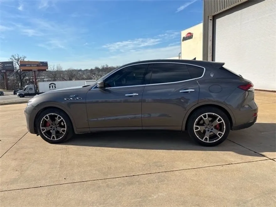 2023 Maserati Levante Base GT photo 2