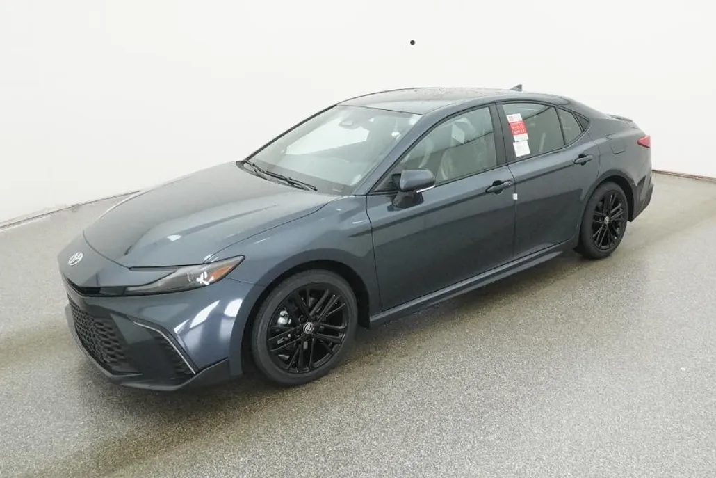 2026 Toyota Camry SE photo 1