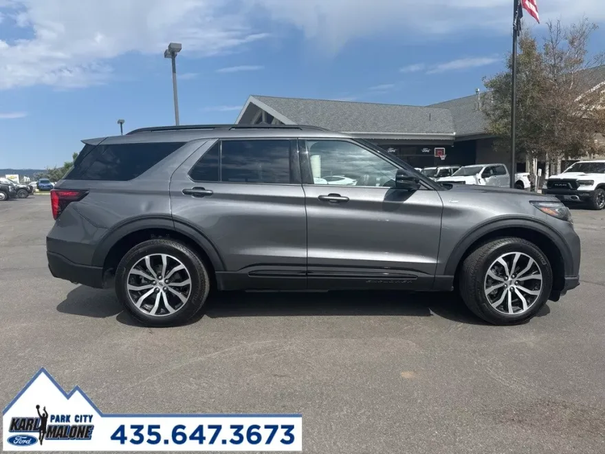 2025 Ford Explorer ST-Line photo 1