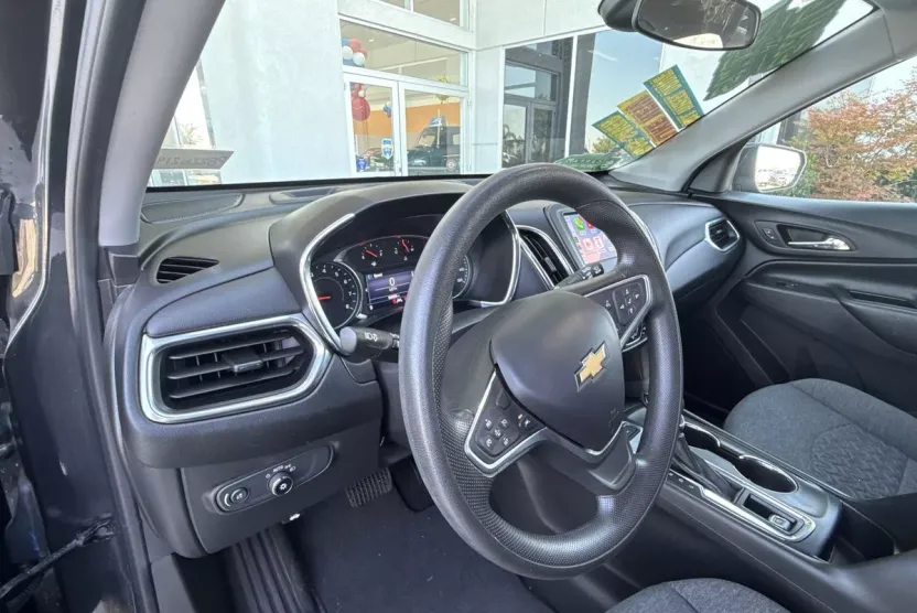 2023 Chevrolet Equinox LT photo 1