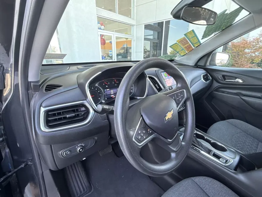 2023 Chevrolet Equinox LT photo 1