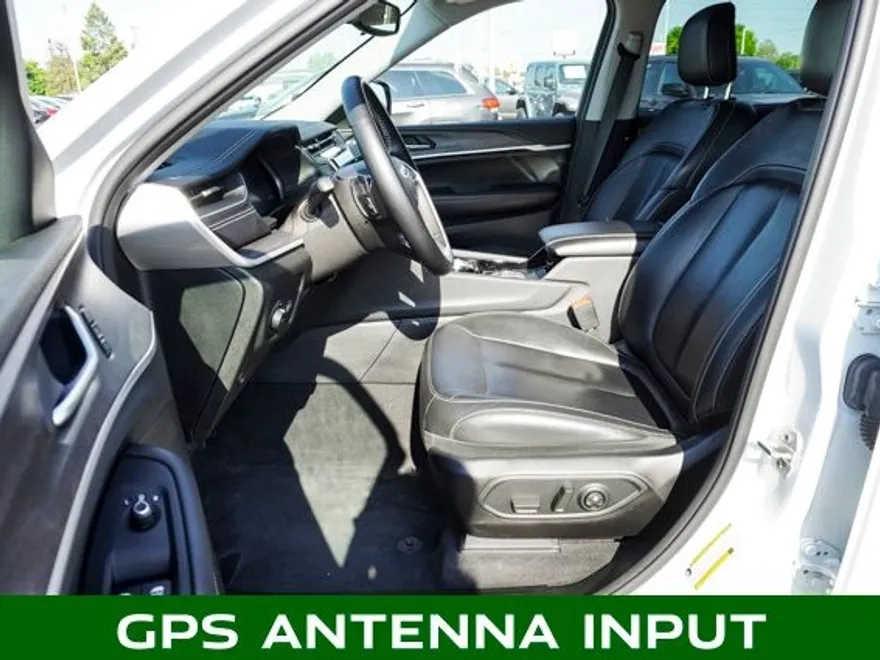 2022 Jeep Grand Cherokee Limited photo 2