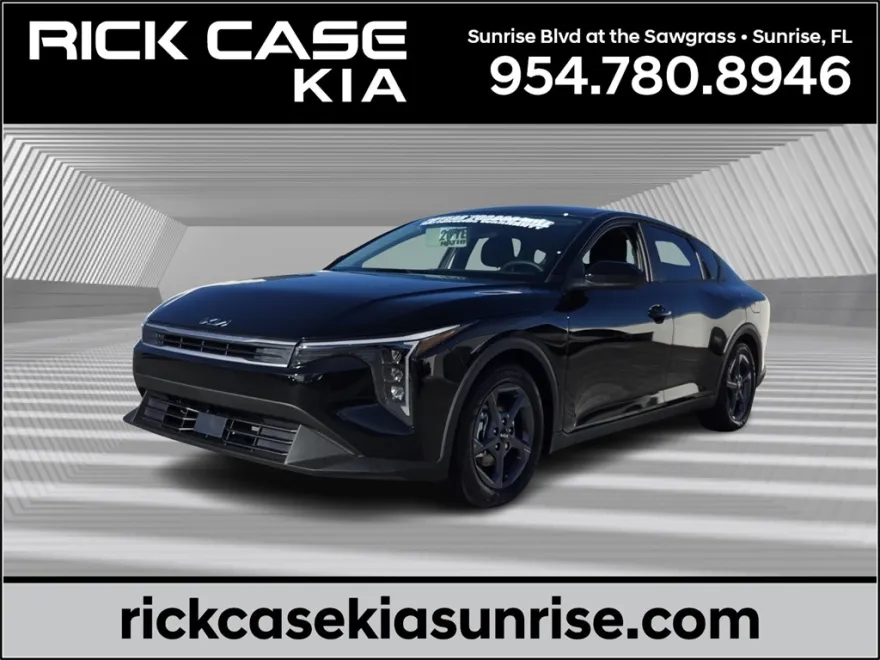 2025 Kia K4 LXS photo 1