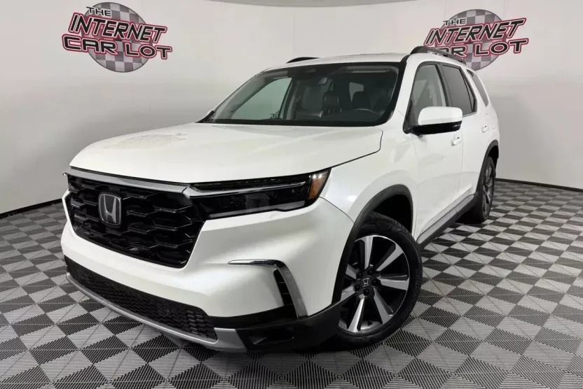 2023 Honda Pilot Touring Sport photo 1