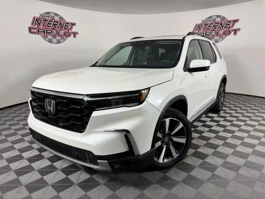 2023 Honda Pilot Touring Sport photo 1
