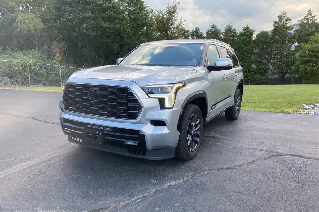 2024 Toyota Sequoia Platinum photo 1