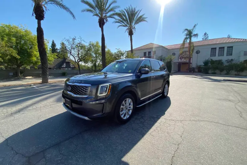 2020 Kia Telluride LX photo 1