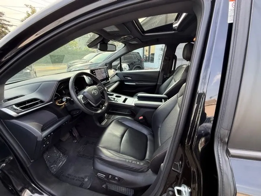 2022 Toyota Sienna XSE photo 15
