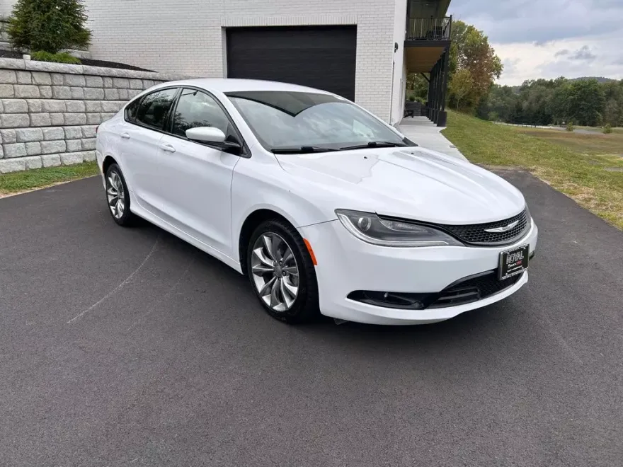2015 Chrysler 200 S photo 1