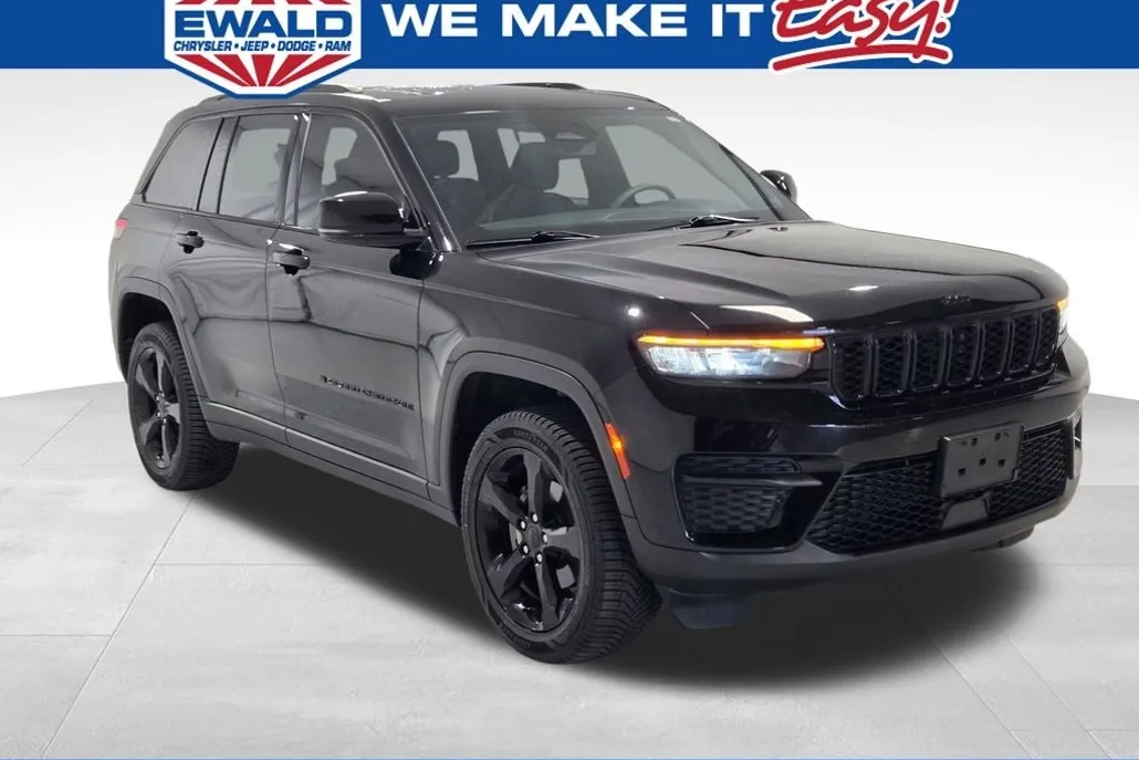 2023 Jeep Grand Cherokee Altitude photo 1