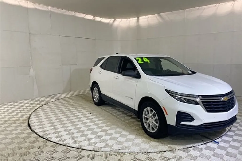 2024 Chevrolet Equinox LS photo 1