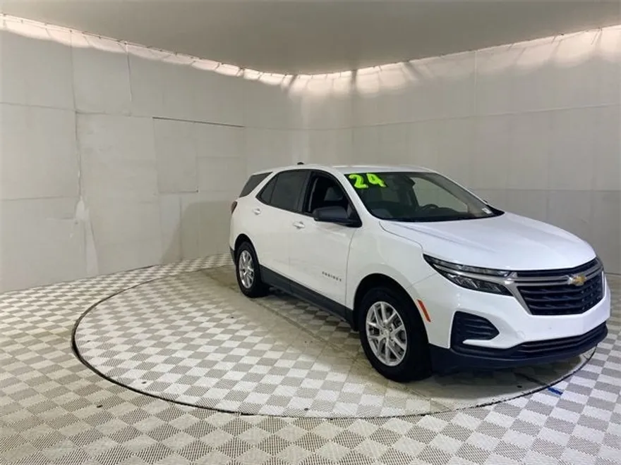 2024 Chevrolet Equinox LS photo 1