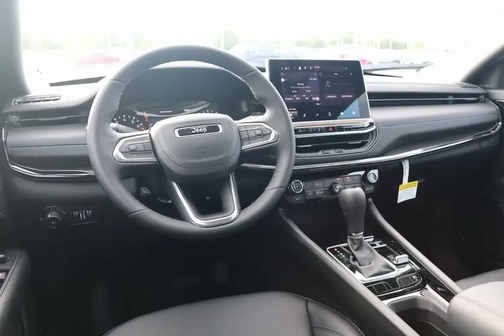 2025 Jeep Compass Latitude photo 1