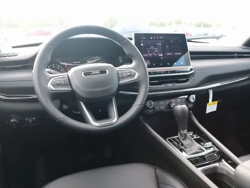 2025 Jeep Compass Latitude photo 1