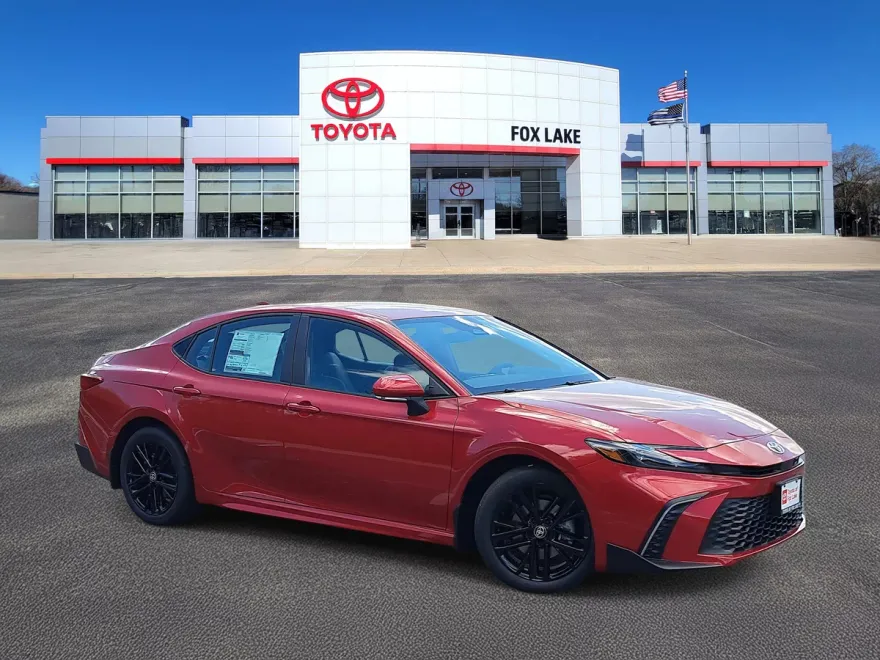 2025 Toyota Camry SE photo 1