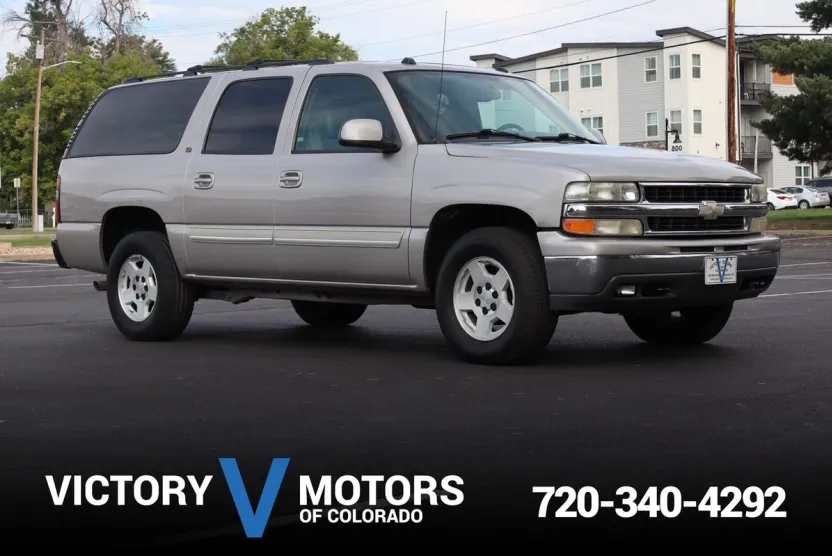 2005 Chevrolet Suburban 1500 LT photo 1