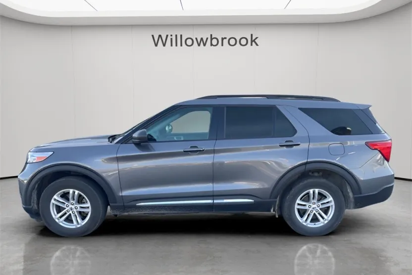 2023 Ford Explorer XLT photo 1