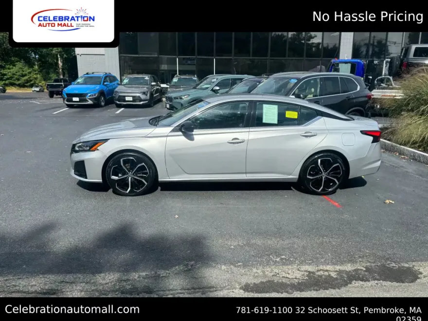 2024 Nissan Altima 2.5 SR photo 1