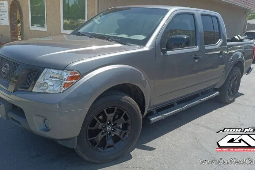 2021 Nissan Frontier SV Crew Cab photo 1