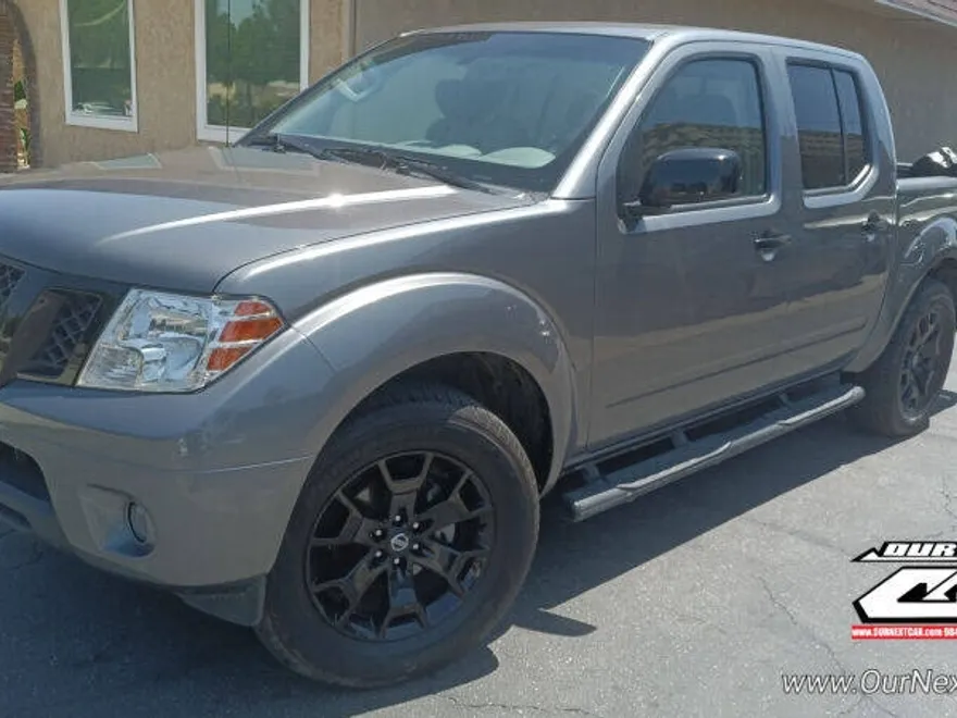 2021 Nissan Frontier SV Crew Cab photo 1