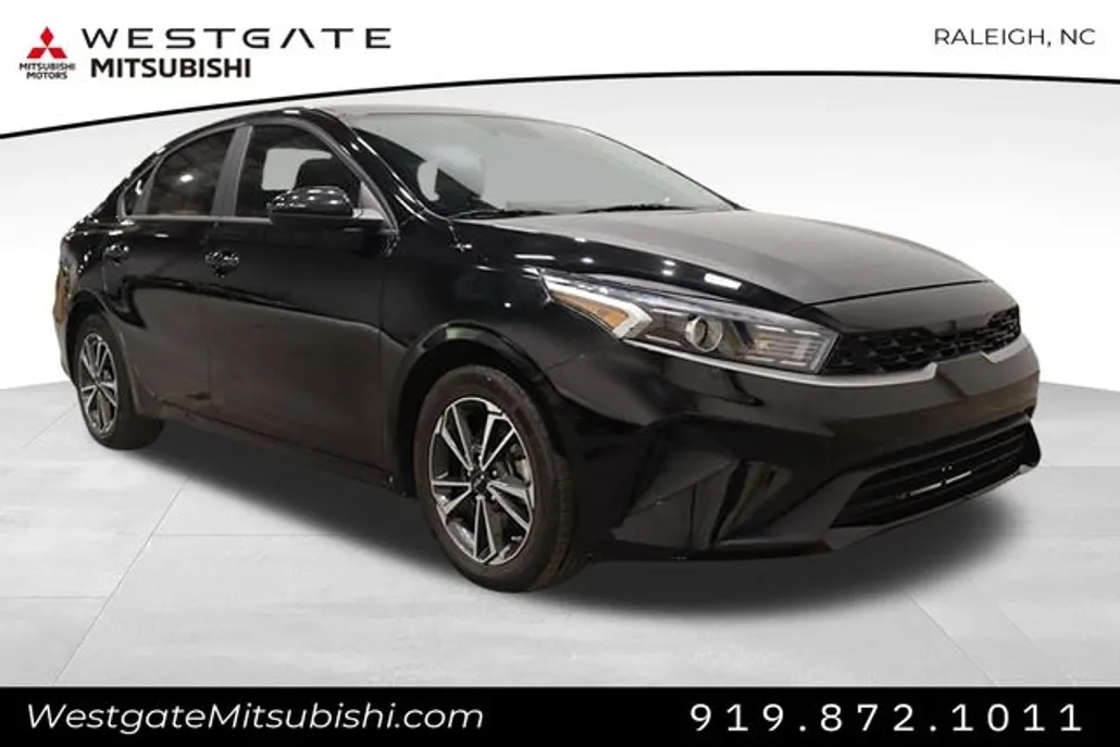 2022 Kia Forte LXS photo 1