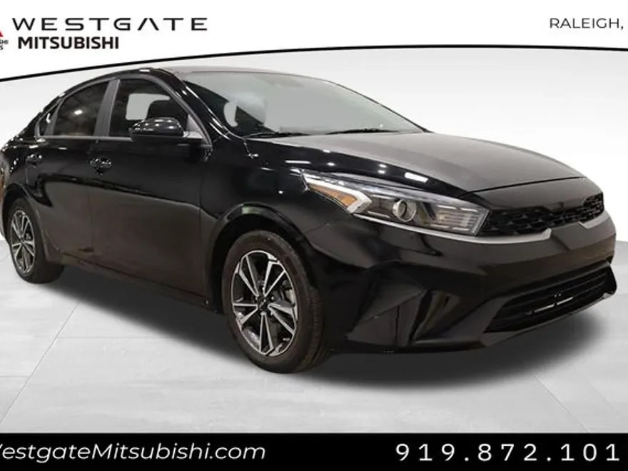 2022 Kia Forte LXS photo 1