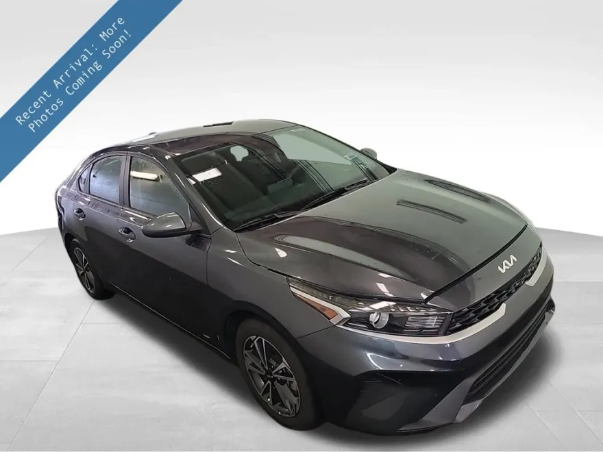 2024 Kia Forte LXS photo 1