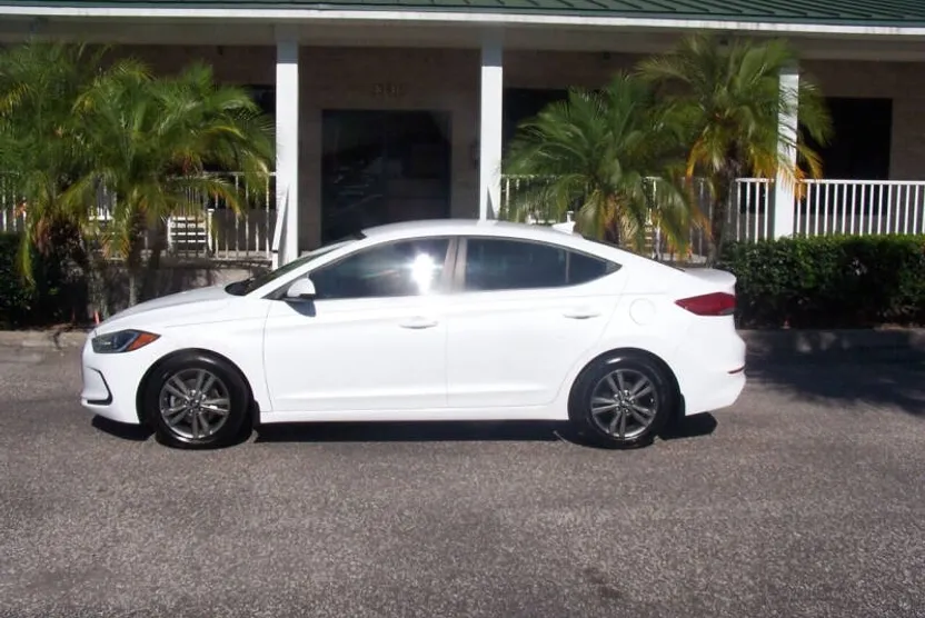 2017 Hyundai Elantra Limited photo 1