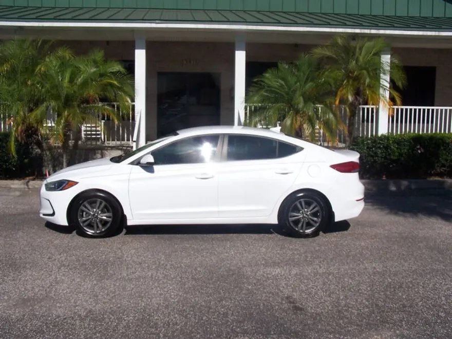 2017 Hyundai Elantra Limited photo 1