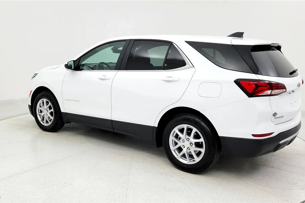 2024 Chevrolet Equinox LT photo 1