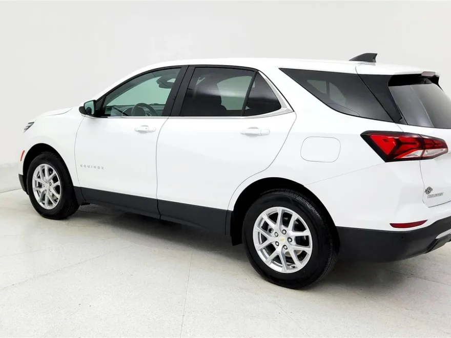 2024 Chevrolet Equinox LT photo 1