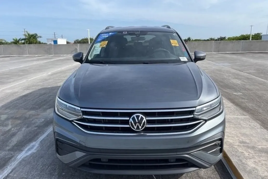 2023 Volkswagen Tiguan S photo 1