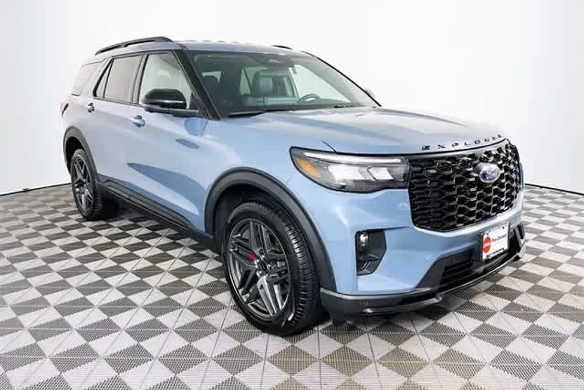 2025 Ford Explorer ST-Line photo 1