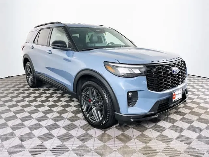 2025 Ford Explorer ST-Line photo 1