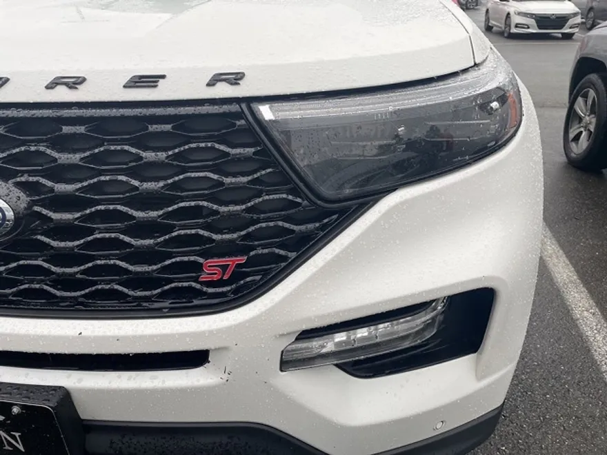2021 Ford Explorer ST photo 1