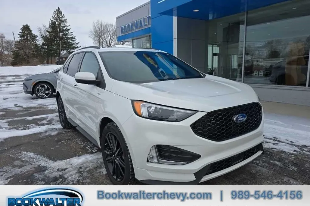 2022 Ford Edge SEL photo 1