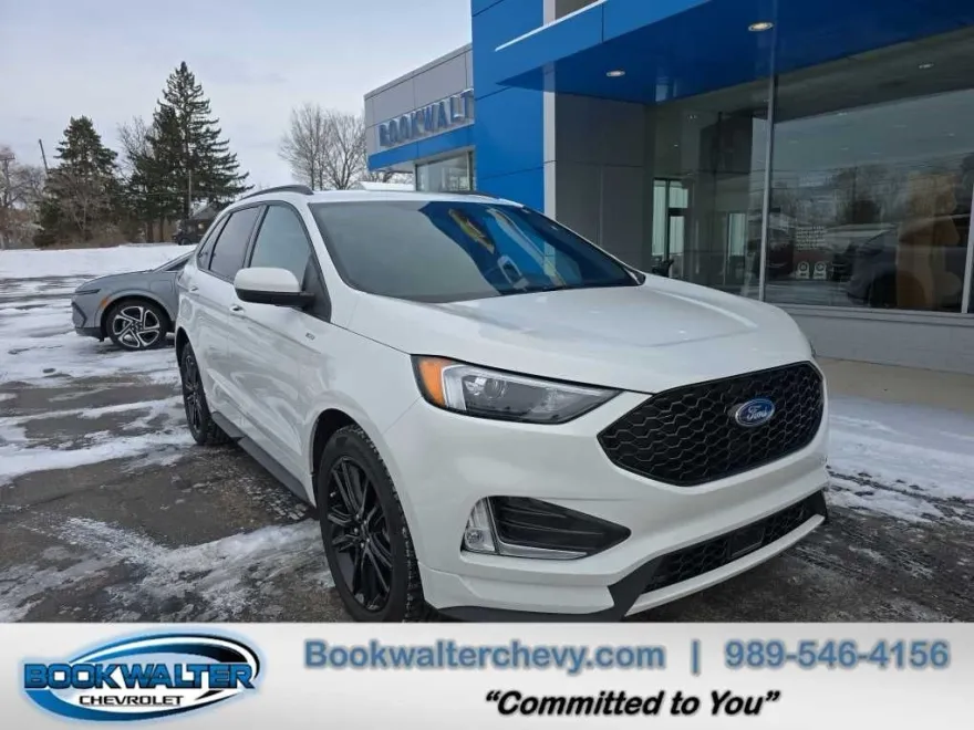 2022 Ford Edge SEL photo 1