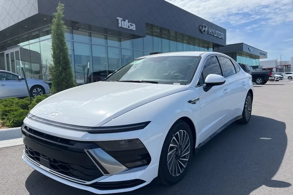 2025 Hyundai Sonata Hybrid SEL photo 1