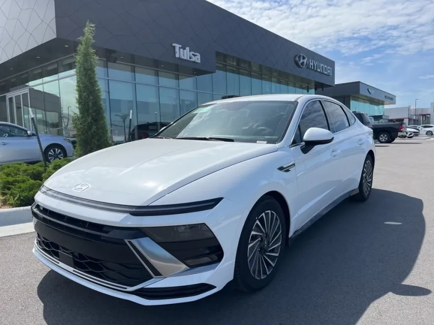 2025 Hyundai Sonata Hybrid SEL photo 1