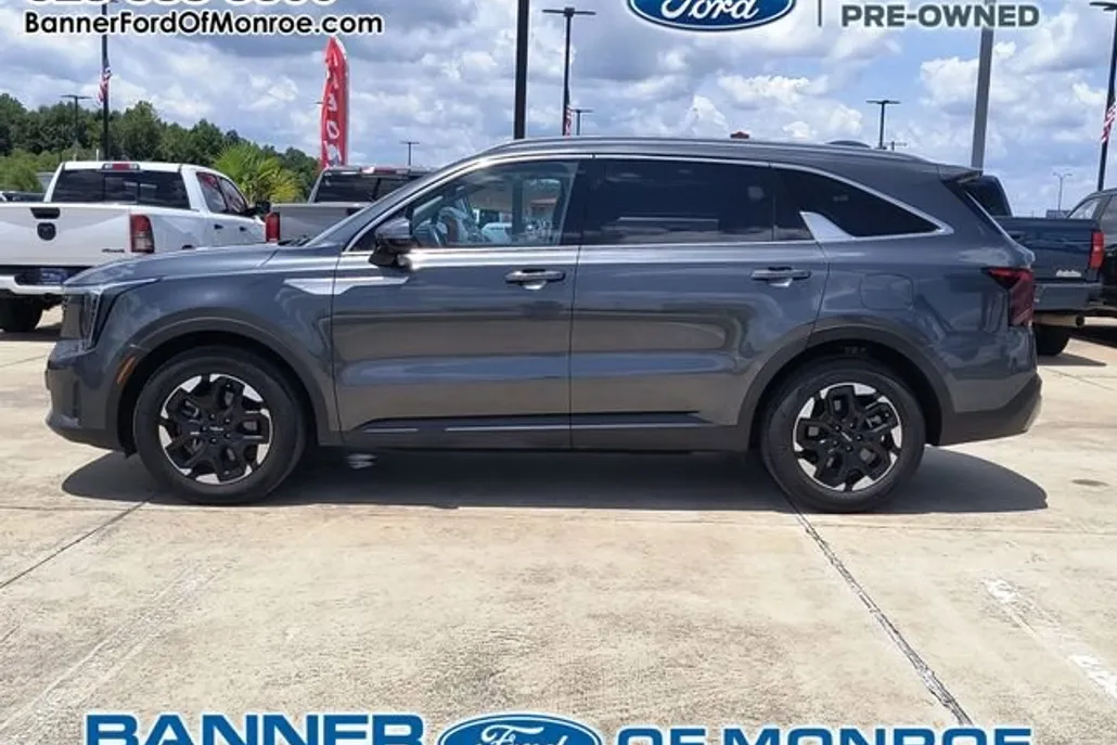 2024 Kia Sorento S photo 1