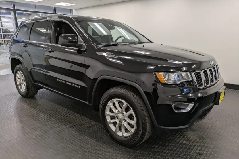 2021 Jeep Grand Cherokee Laredo E photo 1