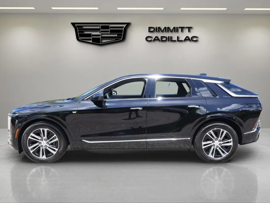 2025 Cadillac Lyriq Luxury photo 1