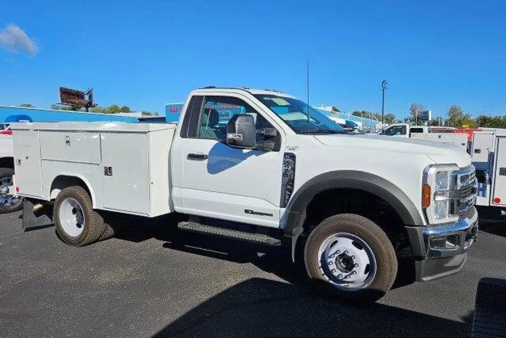 2024 Ford F-450 photo 1
