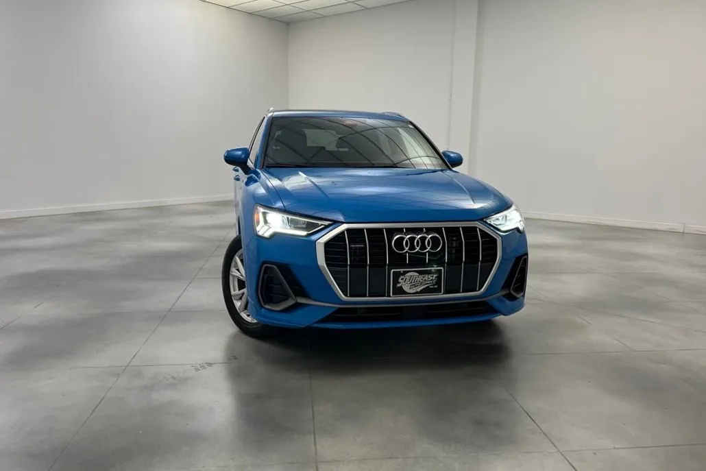 2023 Audi Q3 S line Premium photo 1