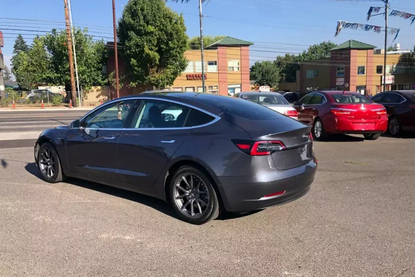 2020 Tesla Model 3 Standard Range Plus photo 1